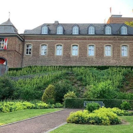 Burg Wassenberg Hotel Bagian luar foto