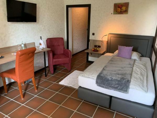 Burg Wassenberg Hotel Bagian luar foto
