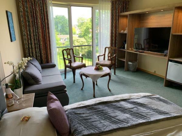 Burg Wassenberg Hotel Bagian luar foto