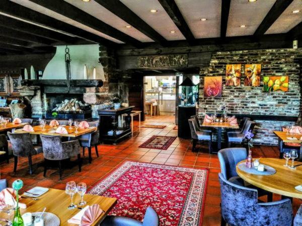 Burg Wassenberg Hotel Bagian luar foto