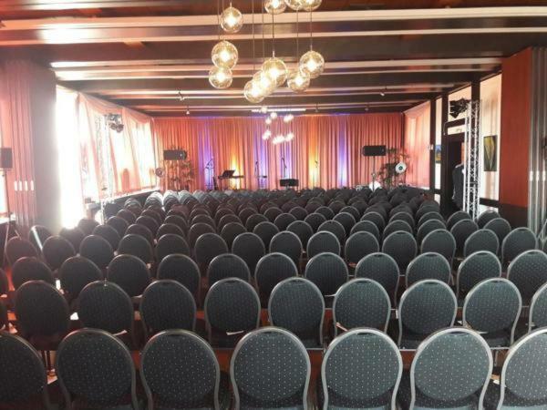 Burg Wassenberg Hotel Bagian luar foto