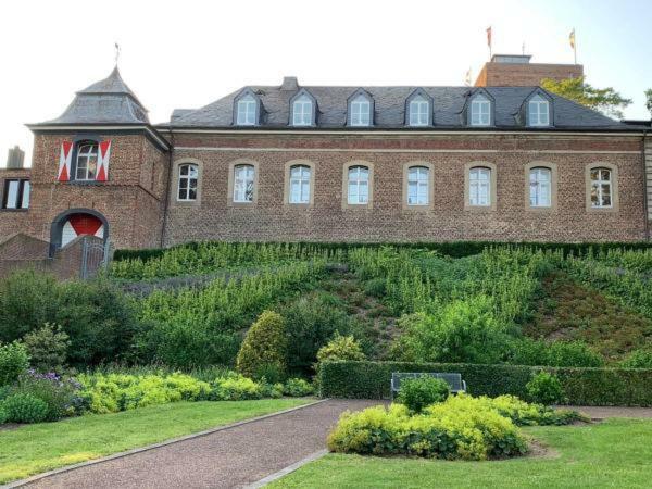 Burg Wassenberg Hotel Bagian luar foto
