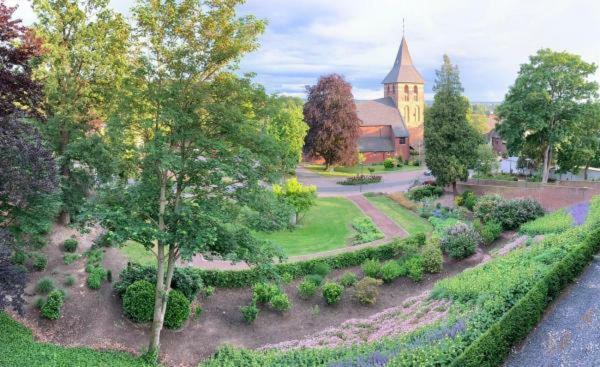 Burg Wassenberg Hotel Bagian luar foto