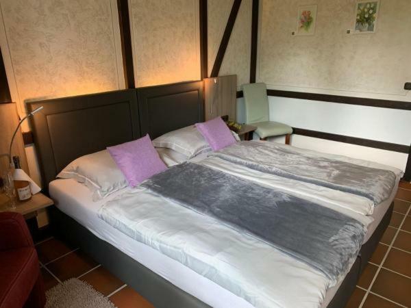 Burg Wassenberg Hotel Bagian luar foto