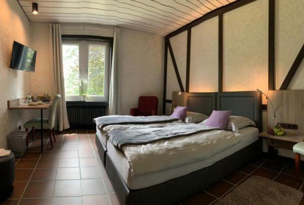 Burg Wassenberg Hotel Bagian luar foto
