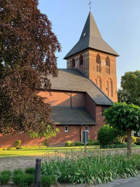 Burg Wassenberg Hotel Bagian luar foto